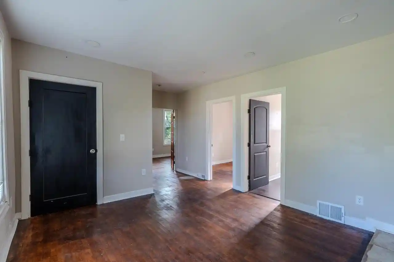 Listing Photo 5 - Condo for sale in building located at 908 W Hadley St St, Milwaukee, WI 53206 - Unit #908A