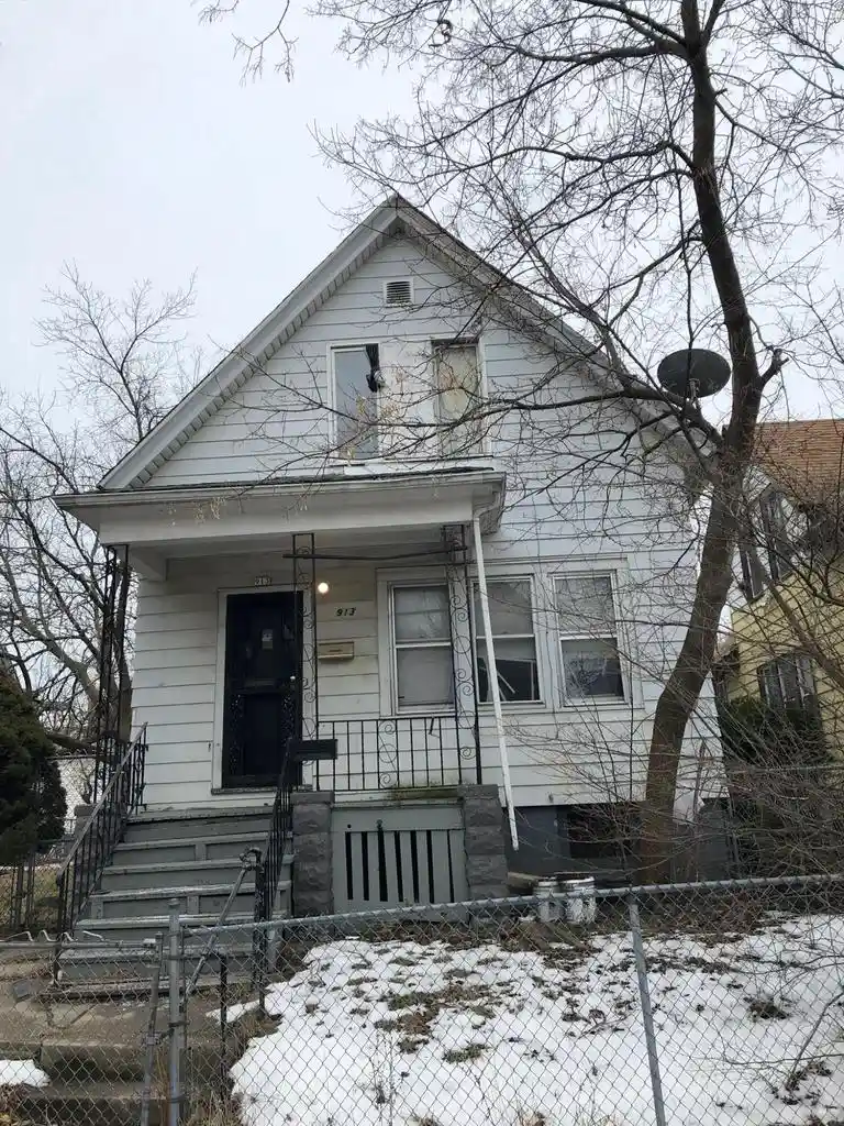Photo 1 of Single family home for sale at 913 W Hadley Street Street, Milwaukee, WI 53206 | MLS# 1968323 | Listing updated on 2026-06-24