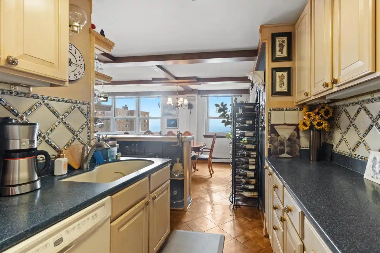 5th image of 1707 N Prospect Ave Ave, Milwaukee, WI 53202