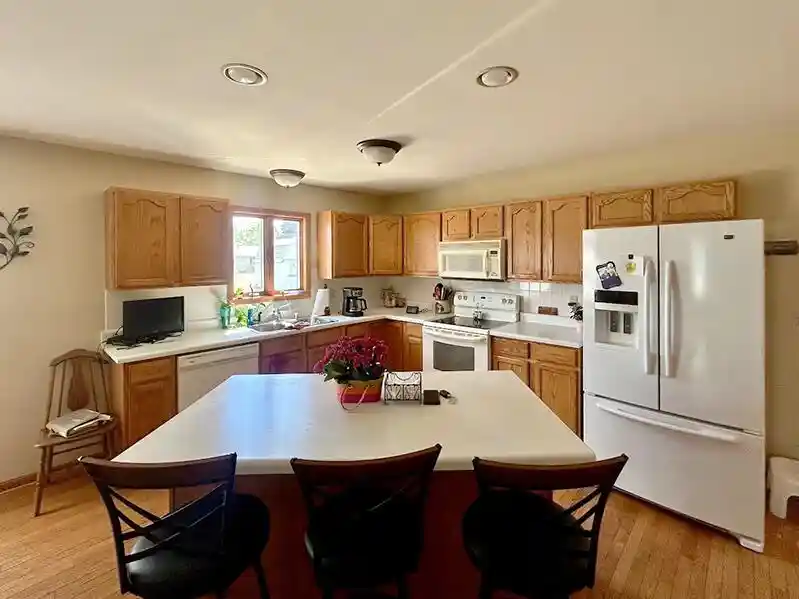 3rd image of 2215 28 Th Avenue Avenue, Kenosha, WI 53140 | MLS# 1968355