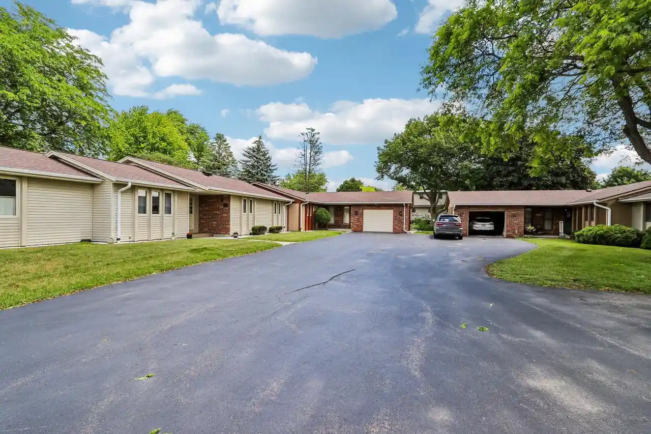 Homes for sale in West Bend, WI | 715 Tamarack Dr E, West Bend, WI 53095 | MLS# 1968367