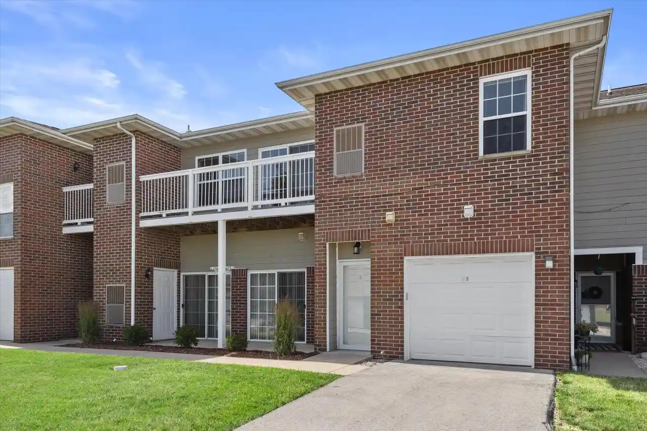 1st image of 6746 100th Pl Pl #unit E, Pleasant Prairie, WI 53158 | MLS# 1968369