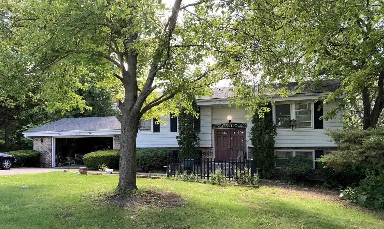 1st image of W310s8721 Casper Dr Dr, Mukwonago, WI 53149 | MLS# 1968398