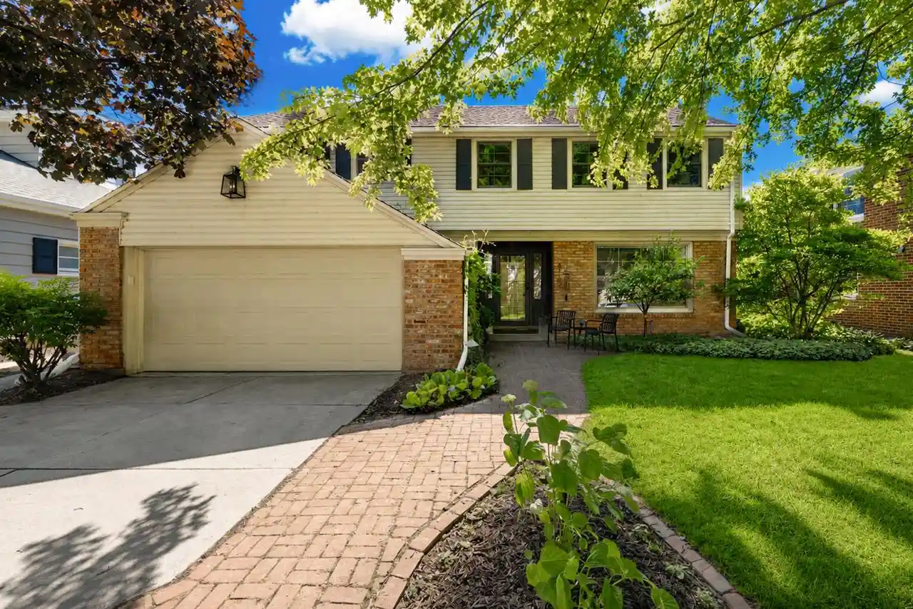 Homes for sale in Whitefish Bay, WI | 6120 N Kent Avenue Avenue, Whitefish Bay, WI 53217 | MLS# 1968430