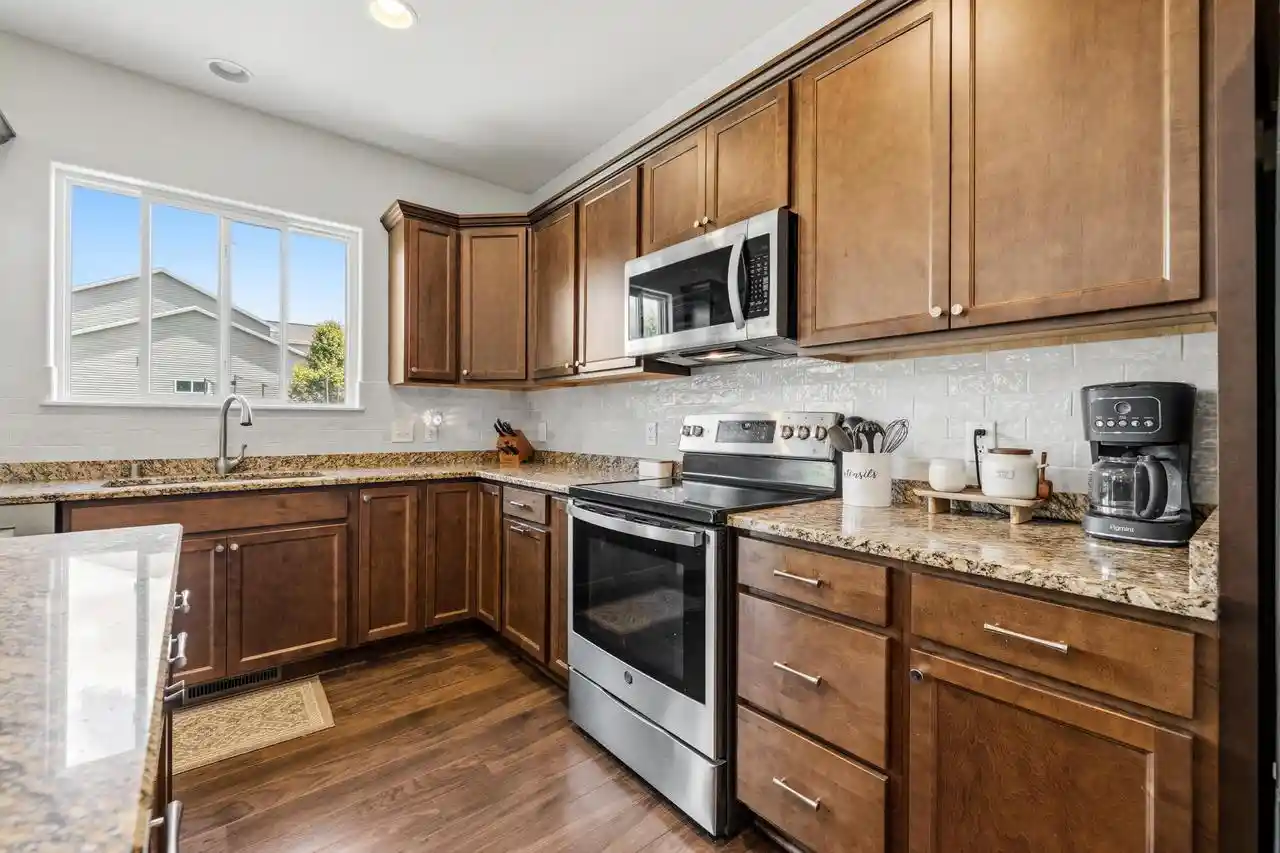 4th image of 1298 Juniper Lane Lane, Oconomowoc, WI 53066 | MLS# 1968457