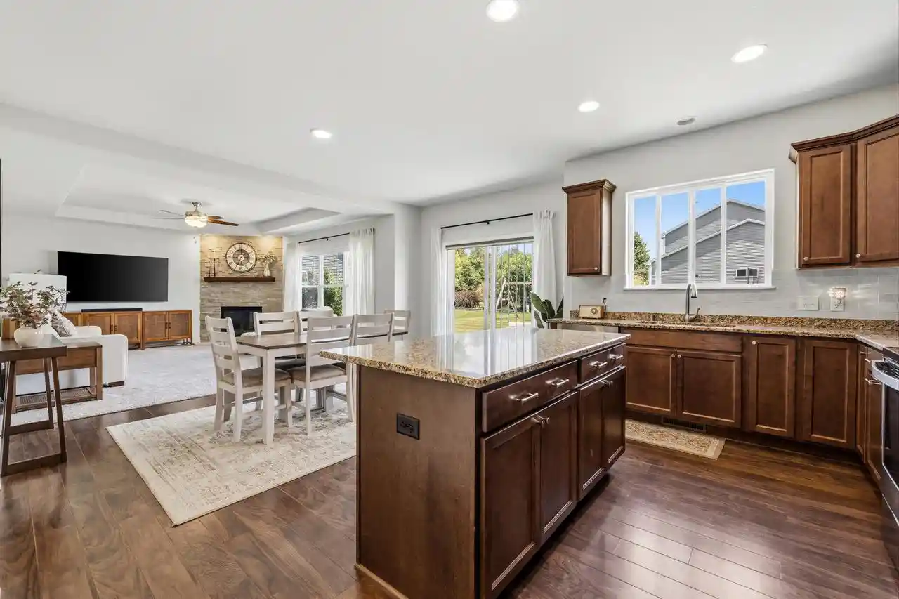 5th image of 1298 Juniper Lane Lane, Oconomowoc, WI 53066 | MLS# 1968457