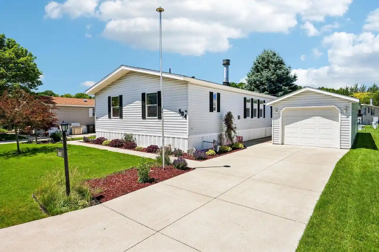 Homes for sale in Waterford, WI | 504 Harbor Heights Dr Dr, Waterford, WI 53185 | MLS# 2026352