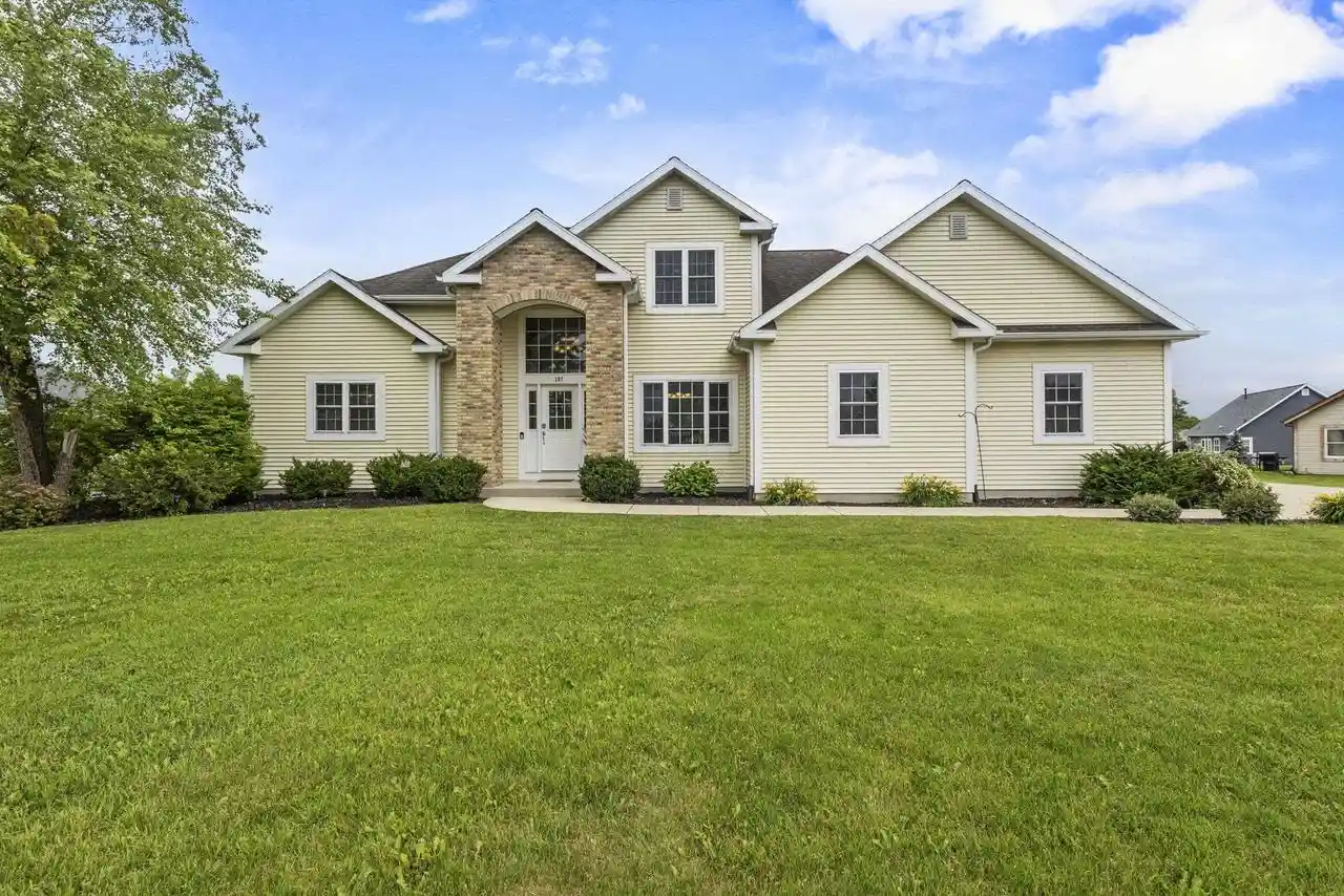 Homes for sale in Johnson Creek, WI | 107 Red Fox Dr Dr, Johnson Creek, WI 53038 | MLS# 2026401