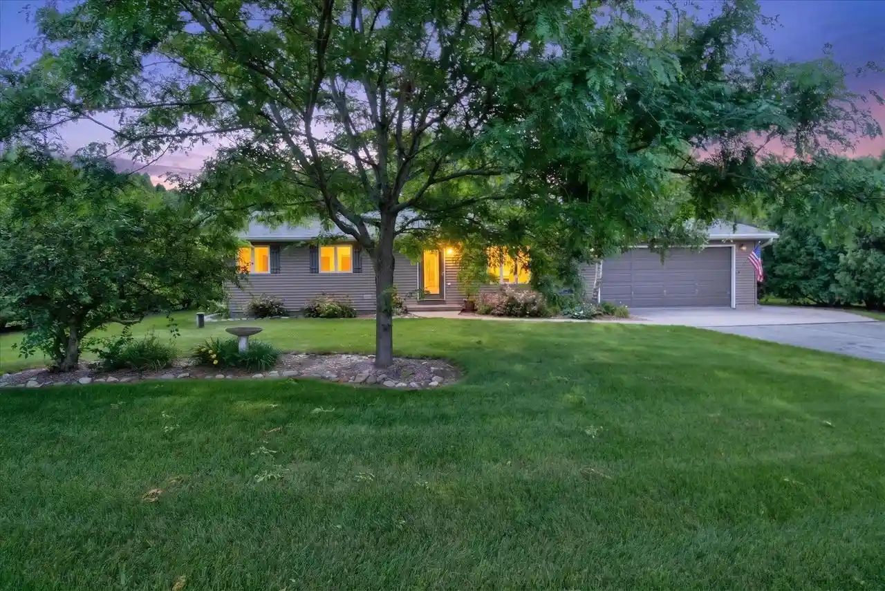 Homes for sale in Evansville, WI | 6702 N Abey Court Court, Evansville, WI 53536 | MLS# 2026388