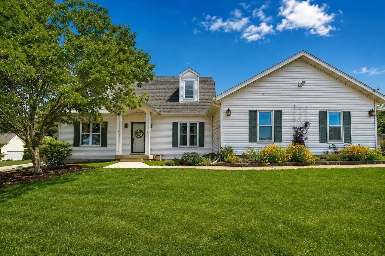 Homes for sale in Blue Mounds, WI | 10904 Smokey Mountain Trail Trail, Blue Mounds, WI 53517 | MLS# 2026317