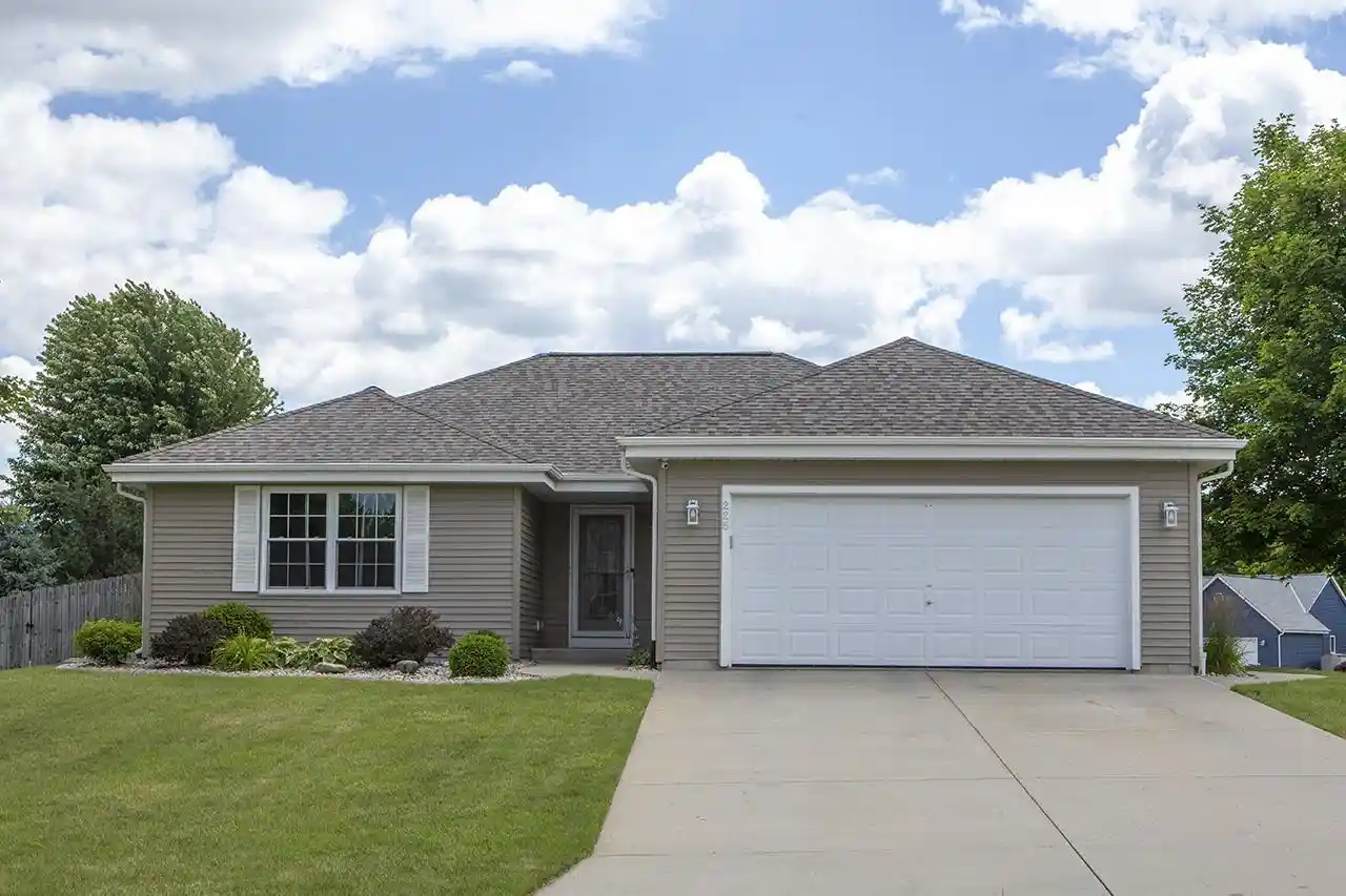 Homes for sale in Johnson Creek, WI | 225 Pioneer Dr Dr, Johnson Creek, WI 53038 | MLS# 2026274