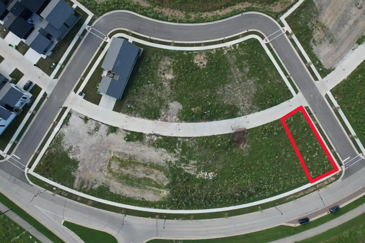 1st image of 9449 E Lake Vista Parkway Parkway #4001, Oak Creek, WI 53154 | MLS# 1968229