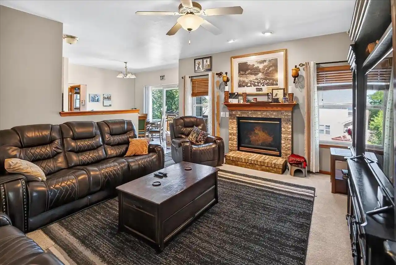 2nd image of 5150 Crescent Oaks Dr Dr, Madison, WI 53704 | MLS# 2026339