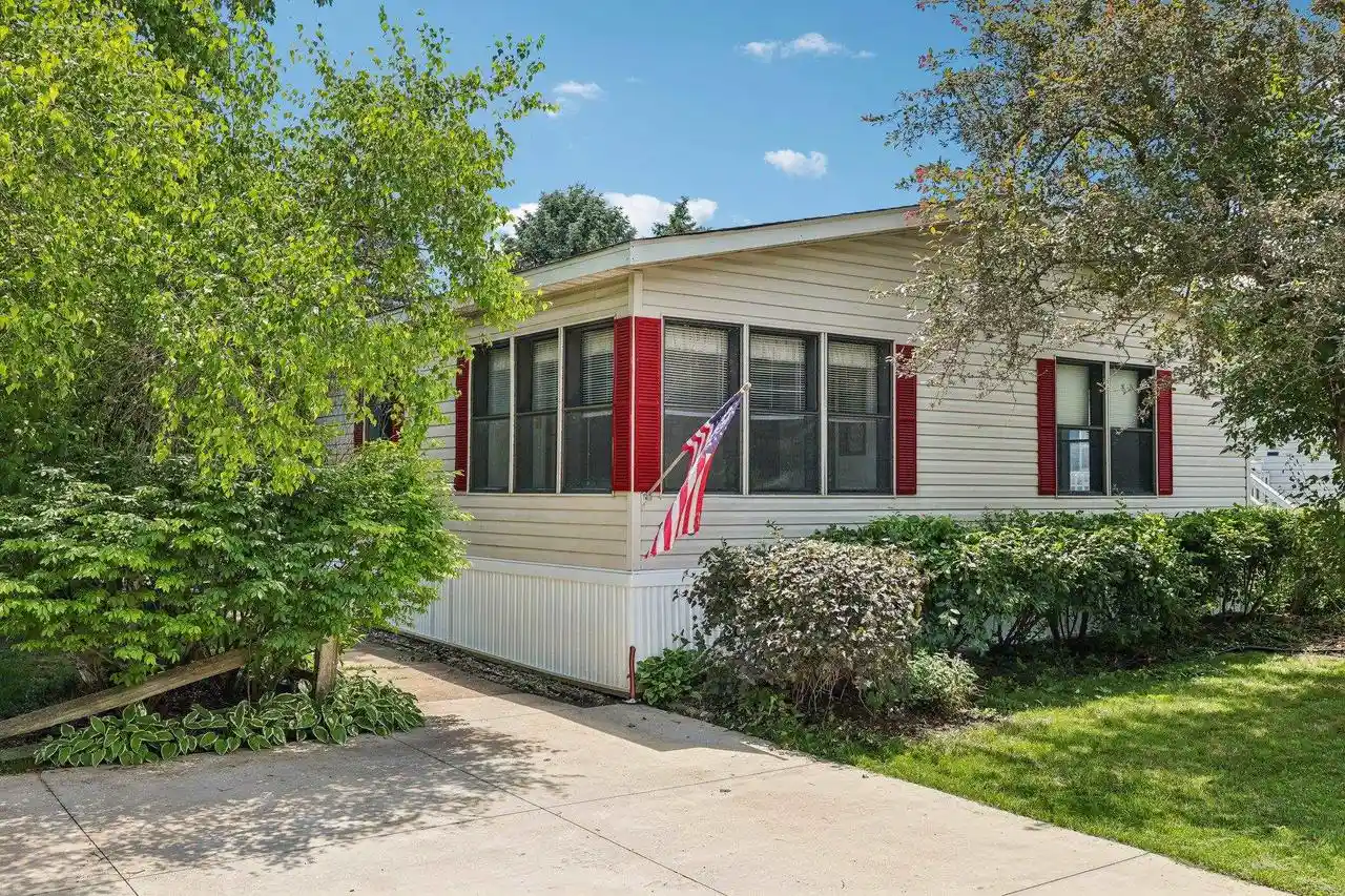 Homes for sale in Union Grove, WI | 4823 Schoen Road Road #109, Union Grove, WI 53182 | MLS# 2026348