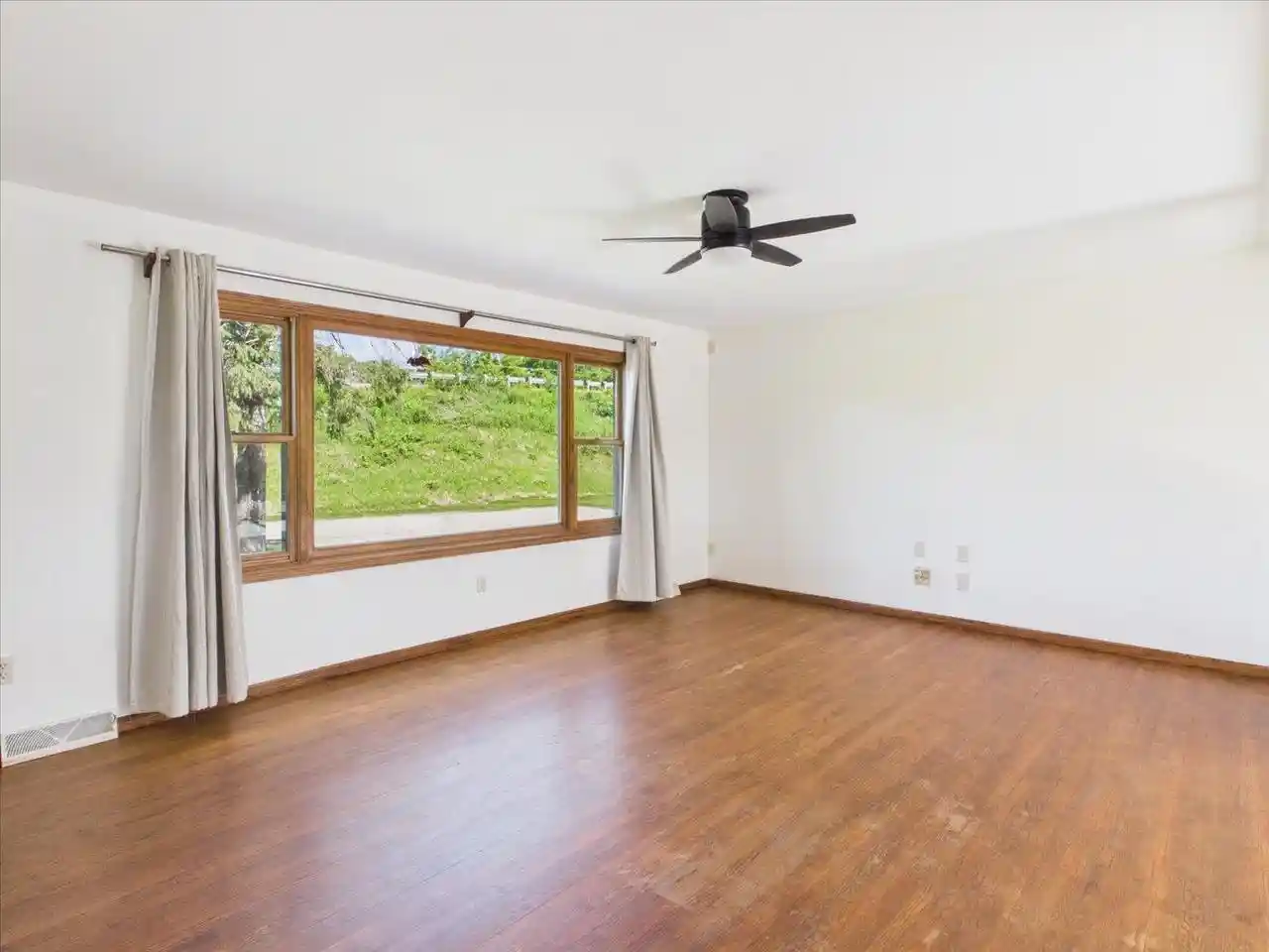 Photo 4 of Single family home for sale at 4726 Baxter Road Road, Cottage Grove, WI 53527 | MLS# 2026201 | Listing updated on 2026-08-26