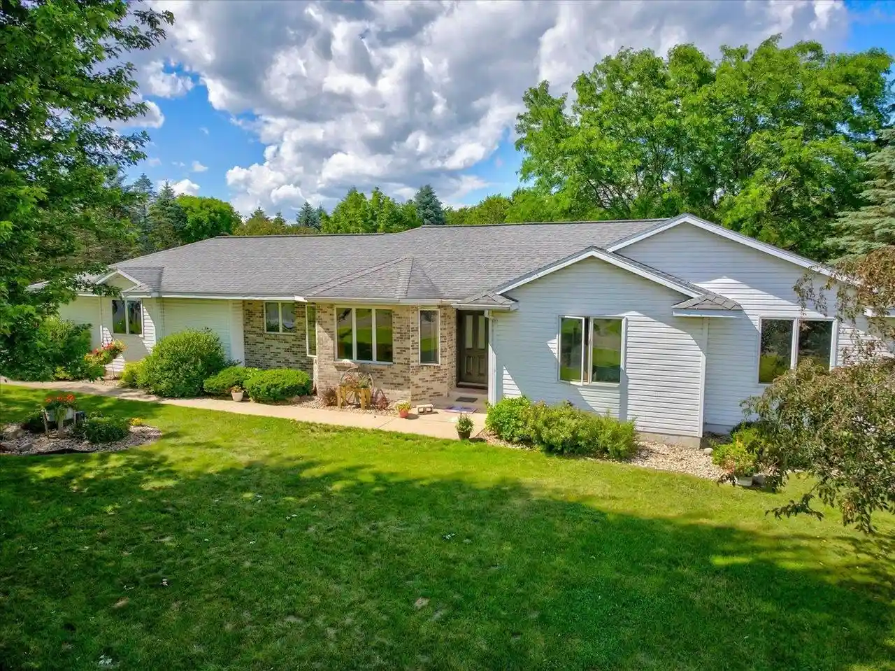 Homes for sale in Pardeeville, WI | W7852 Donlin Dr Dr, Pardeeville, WI 53954 | MLS# 2026270