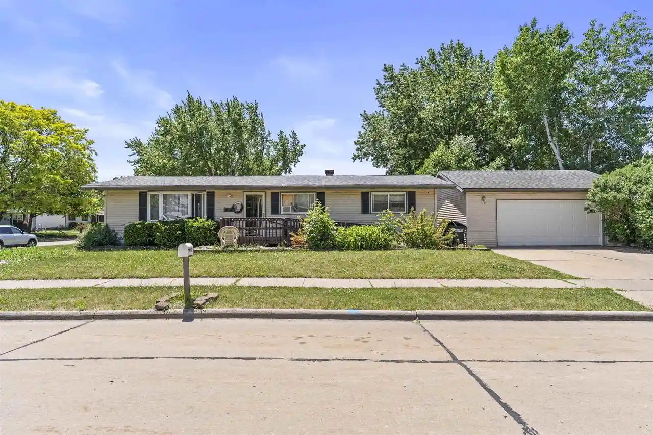 Photo 1 of Single family home for sale at 1602 Thornton Dr Dr, Oshkosh, WI 54904 | MLS# 50327778 | Listing updated on 2026-08-03