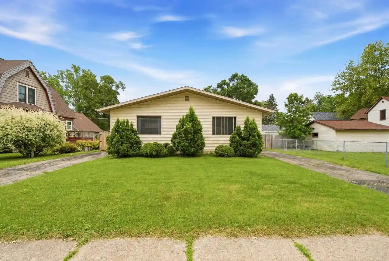 Homes for sale in New London, WI | 408 E Pine Street Street, New London, WI 54961 | MLS# 50327804