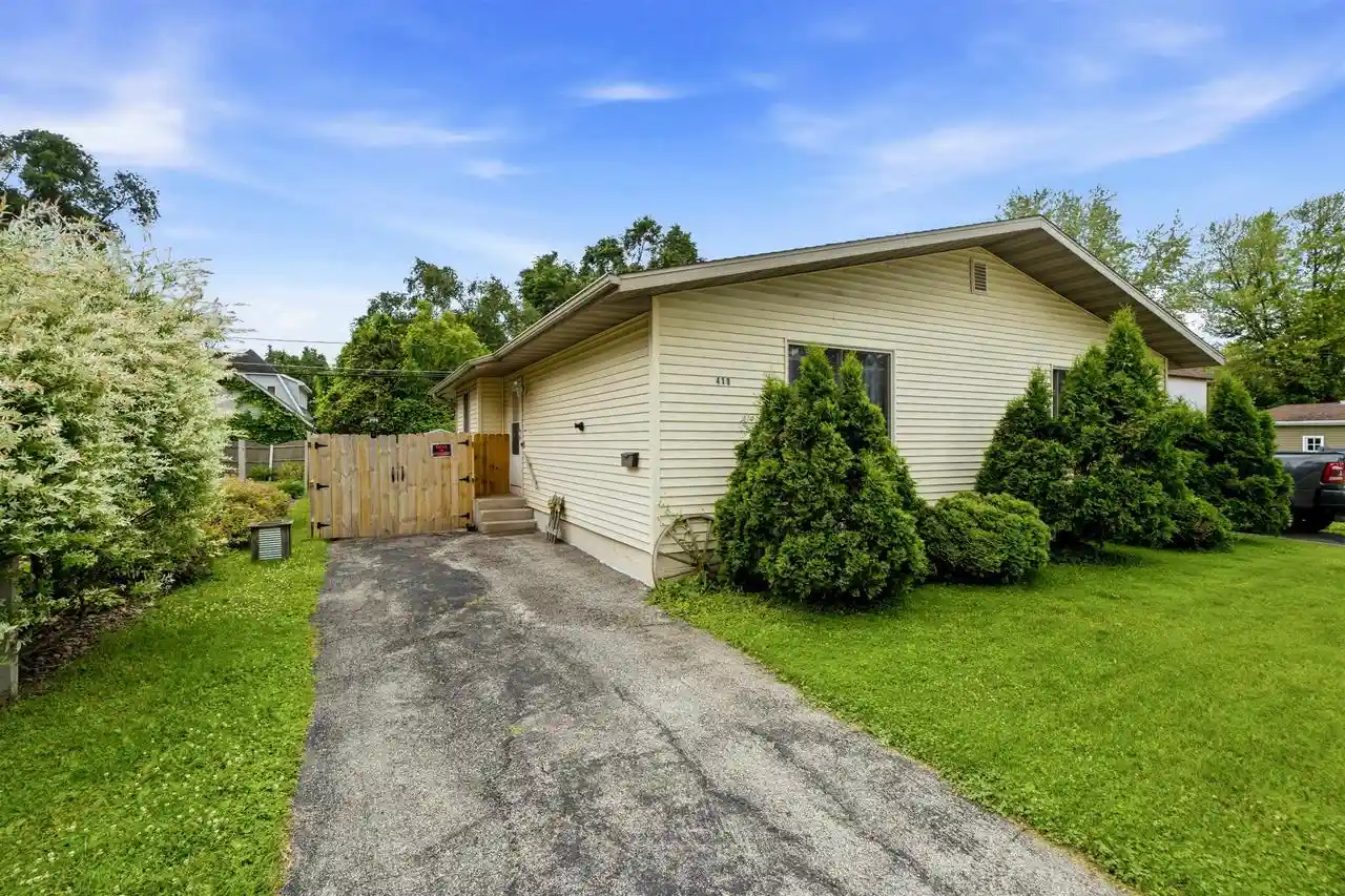 Homes for sale in New London, WI | 408 E Pine Street Street, New London, WI 54961 | MLS# 50327804
