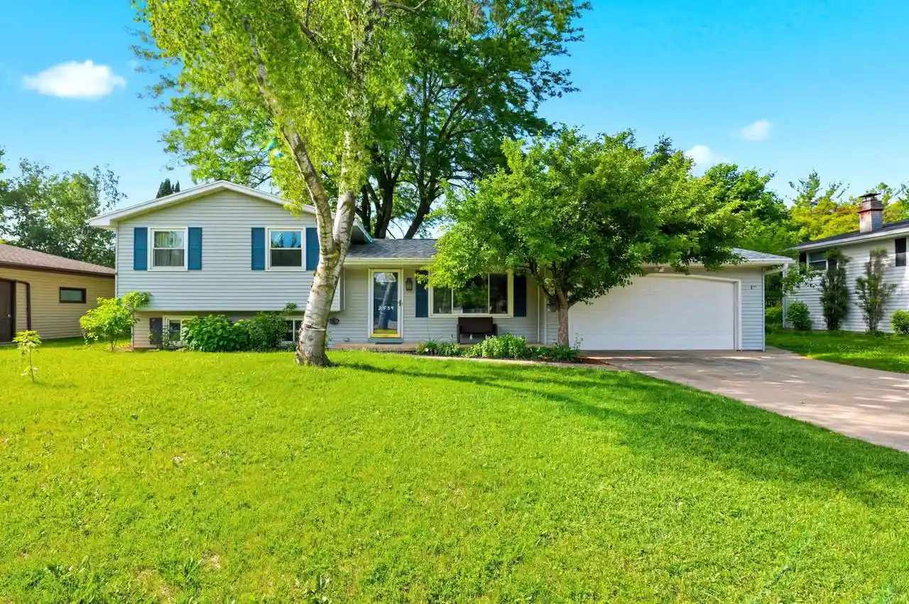 1st image of 2539 Mary Jo Dr Dr, Green Bay, WI 54311 | MLS# 50327710