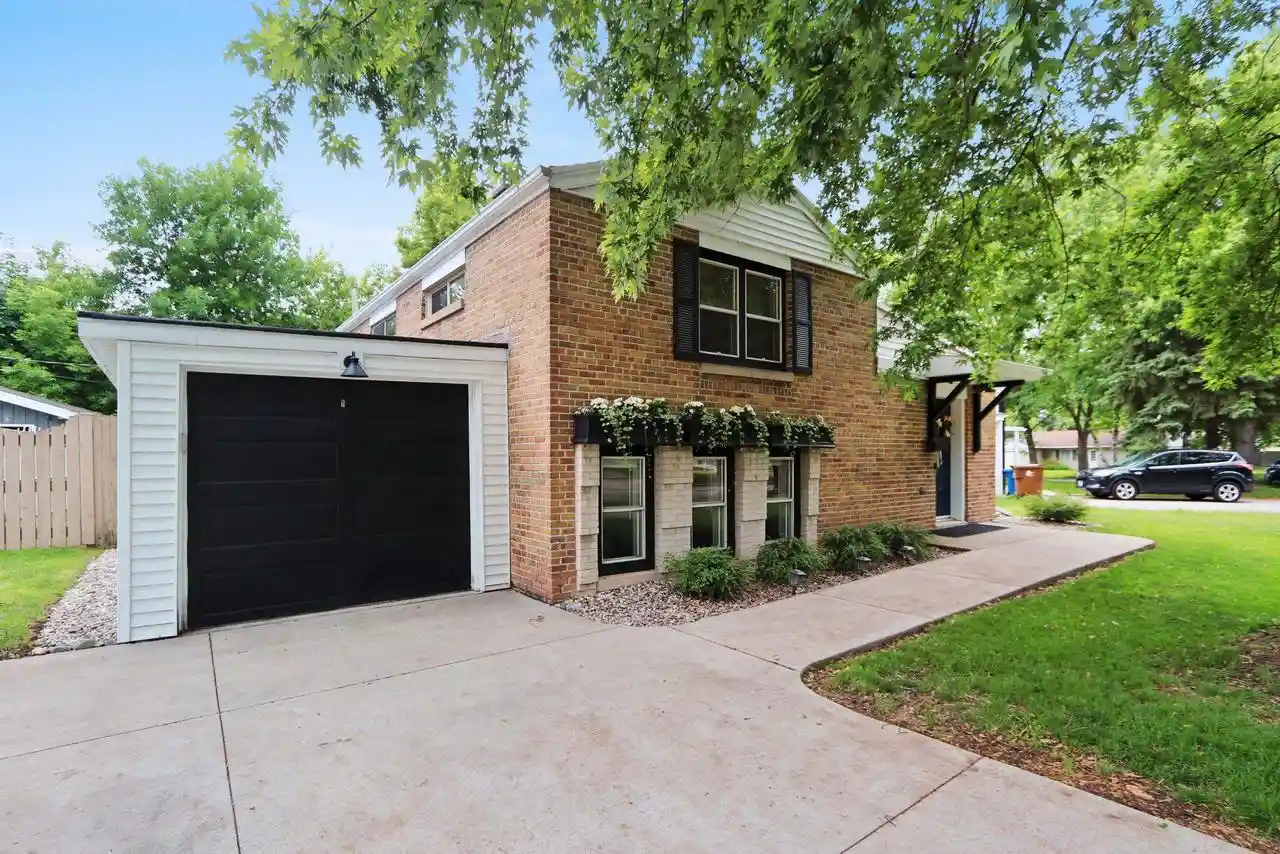 Homes for sale in Menasha, WI | 735 Carver Lane Lane, Menasha, WI 54952 | MLS# 50327735