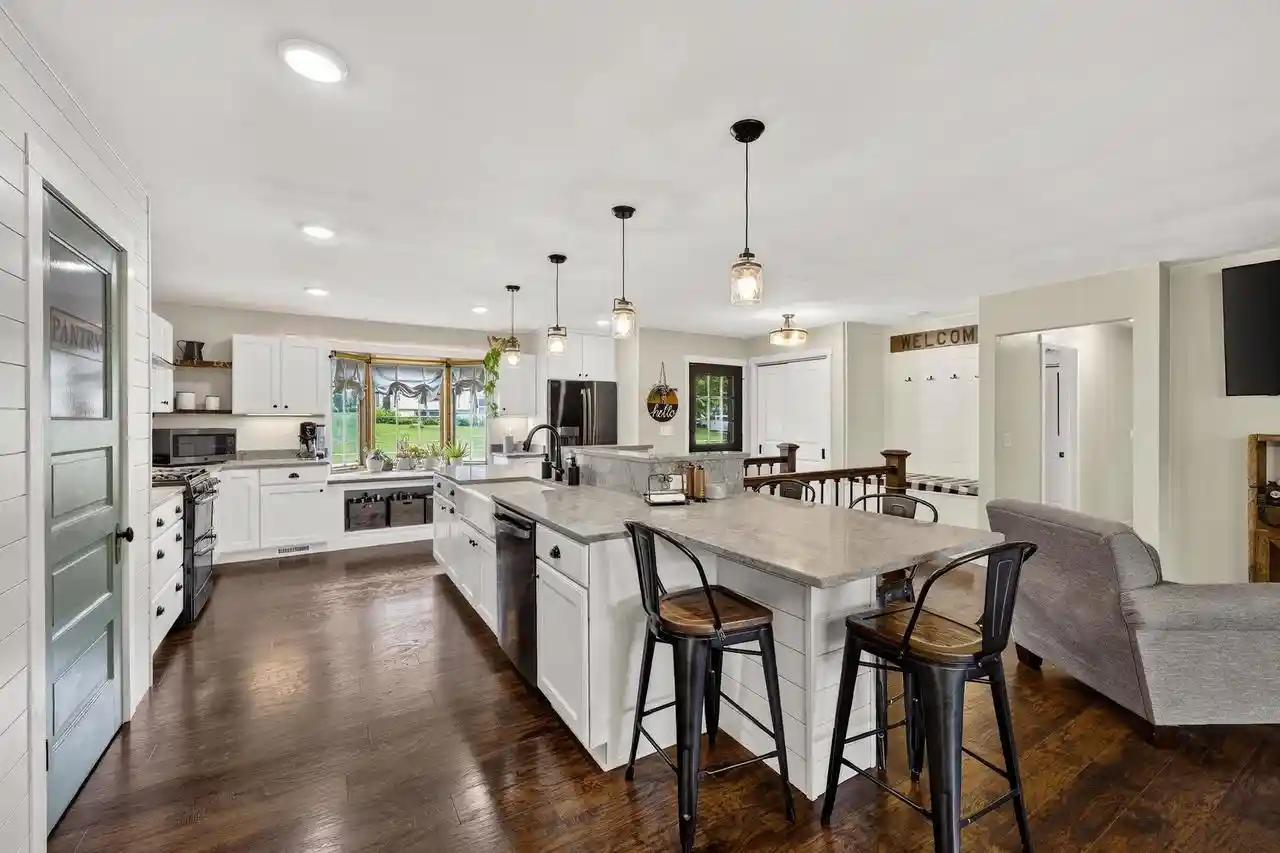 Photo 3 of Single family home for sale at 542 Woodview Dr Dr, Sun Prairie, WI 53590 | MLS# 2026416 | Listing updated on 2026-09-12