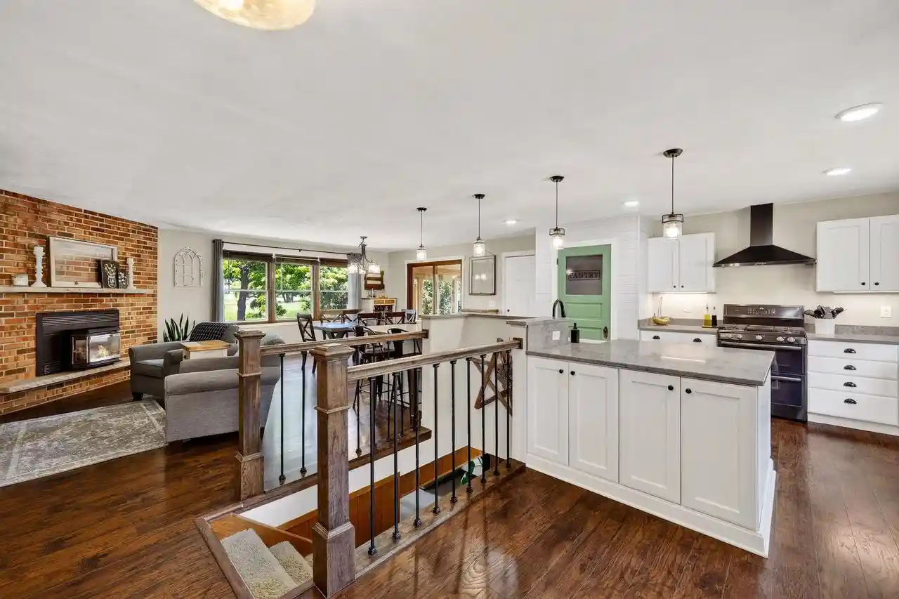 Photo 3 of Single family home for sale at 542 Woodview Dr Dr, Sun Prairie, WI 53590 | MLS# 2026416 | Listing updated on 2026-09-12