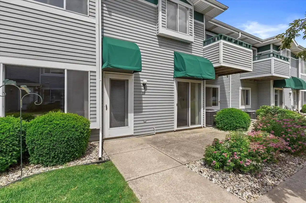 Homes for sale in Mount Pleasant, WI | 6755 Mariner Dr Dr #7, Mount Pleasant, WI 53406 | MLS# 1968518