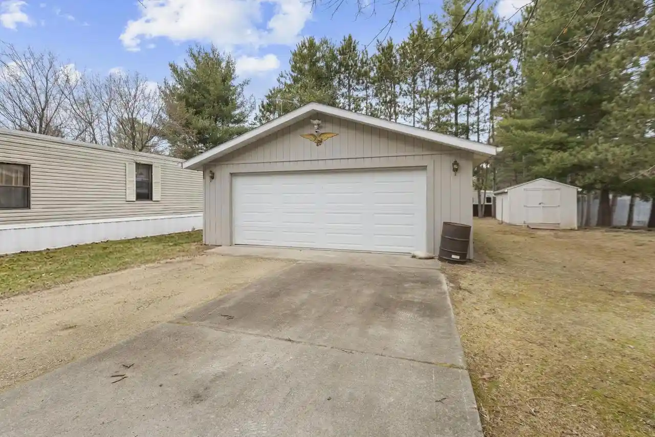 Photo 3 of Single family home for sale at 226 E Lohrville Ave, Redgranite, WI 54970 | MLS# 50327747 | Listing updated on 2026-10-20