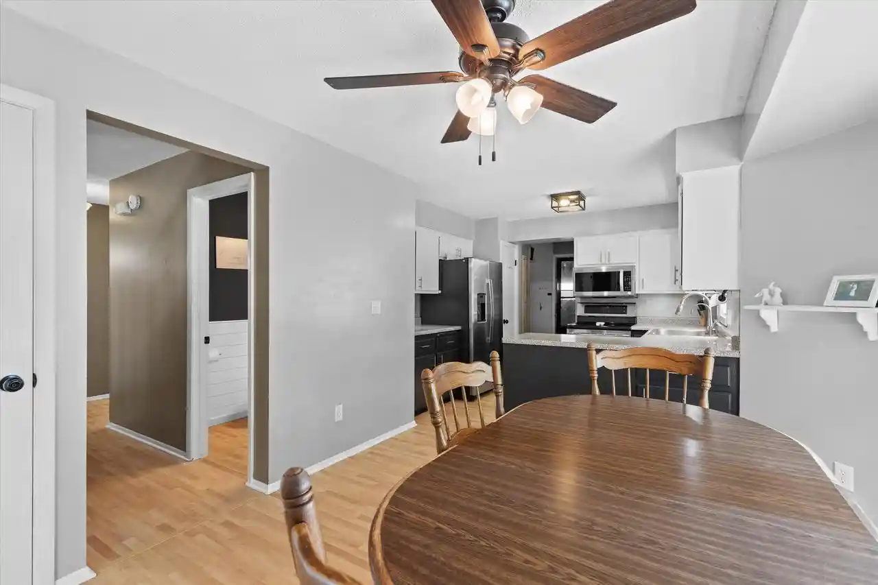 4th image of 1028 S Imperial Dr Dr, Hartland, WI 53029 | MLS# 1968530