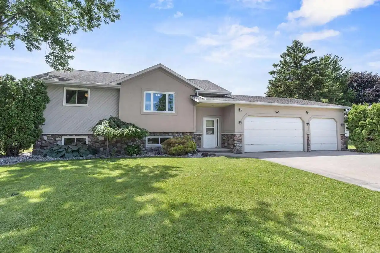 1st image of N469 Mayflower Dr Dr, Appleton, WI 54914 | MLS# 50327826