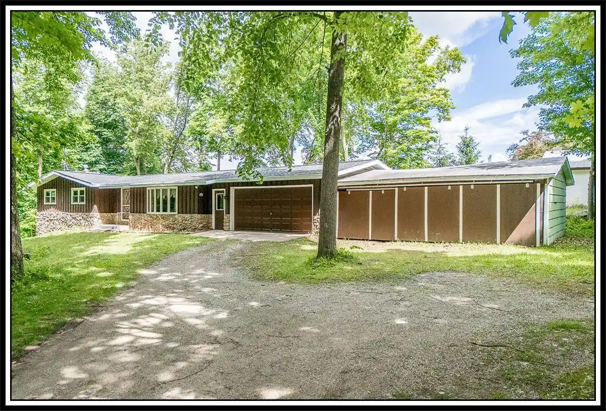 Homes for sale in New London, WI | E8488 Stage Road Road, New London, WI 54961 | MLS# 50327870
