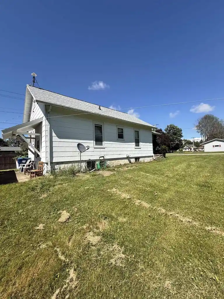 Photo 3 of Sale Pending at 195 N Clinton Avenue Avenue, Clintonville, WI 54929 | MLS# 50327821 | Listing updated on 2026-09-14