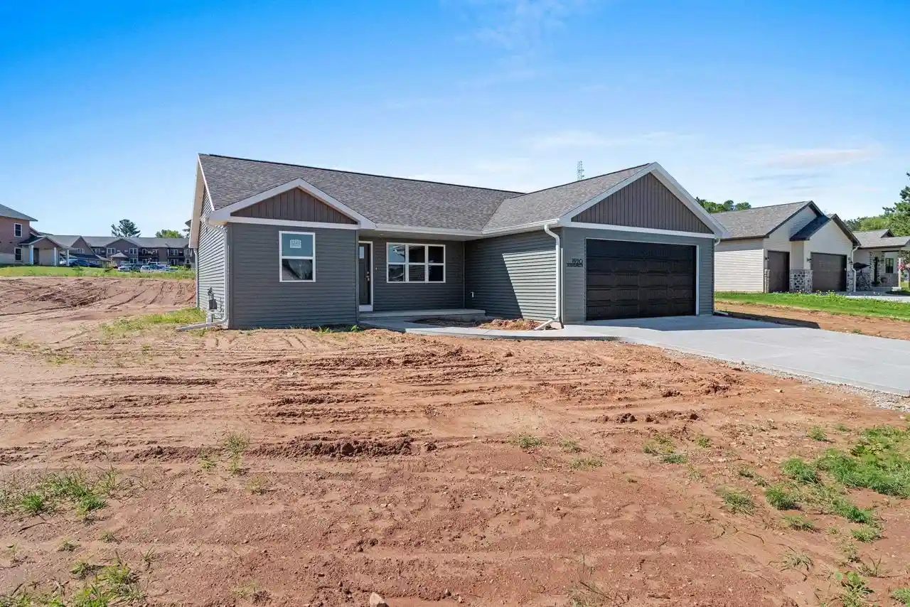 2nd image of 1920 Southland Lane Lane, New London, WI 54961 | MLS# 50327836