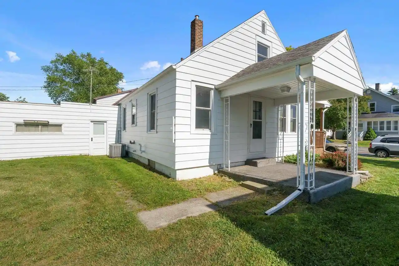 Homes for sale in New Holstein, WI | 1814 Pleasant Avenue Avenue, New Holstein, WI 53061 | MLS# 50327845