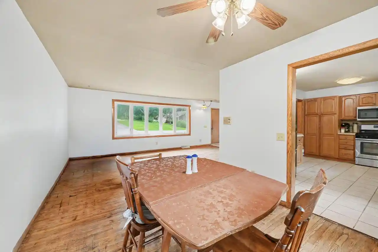 2nd image of 1734 Oakview Dr Dr, Stoughton, WI 53589 | MLS# 2026450