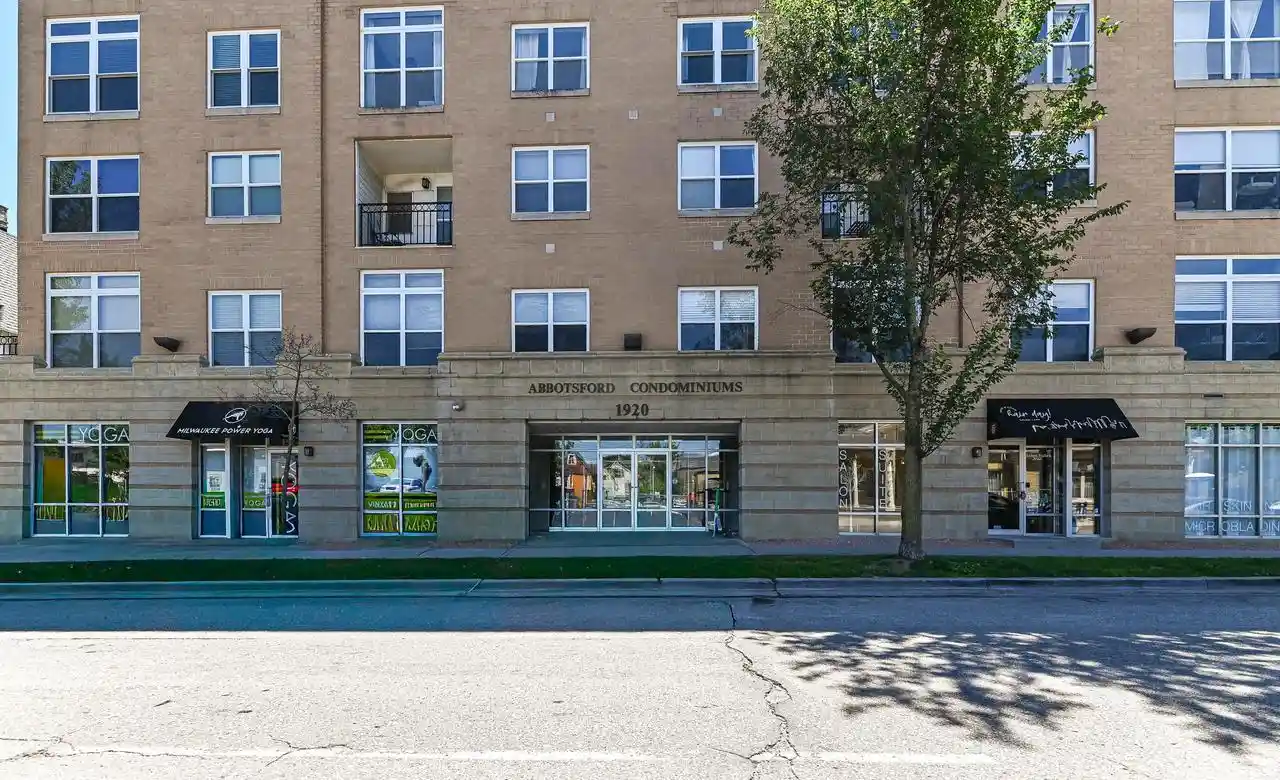 Homes for sale in Milwaukee, WI | 1920 N Farwell Avenue Avenue #404, Milwaukee, WI 53202 | MLS# 1968545