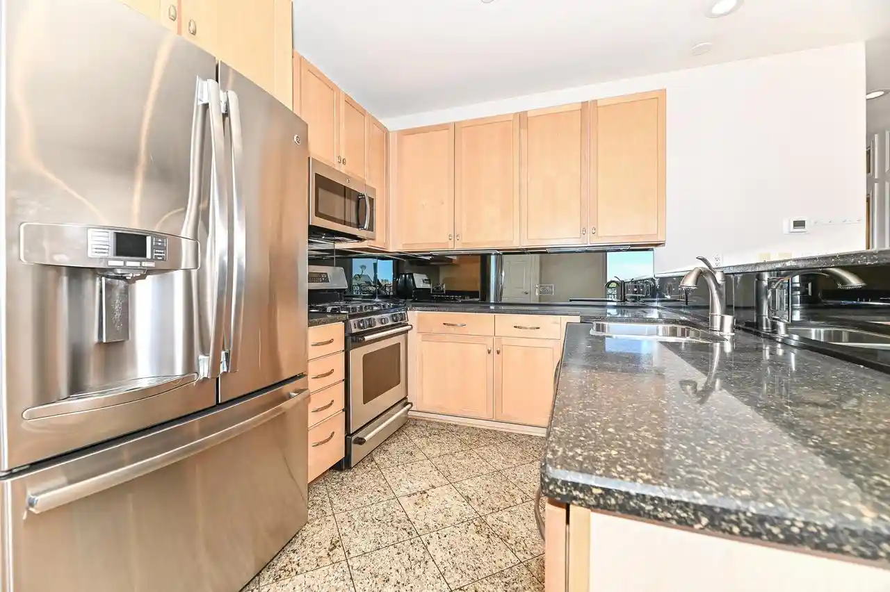 Homes for sale in Milwaukee, WI | 1920 N Farwell Avenue Avenue #404, Milwaukee, WI 53202 | MLS# 1968545