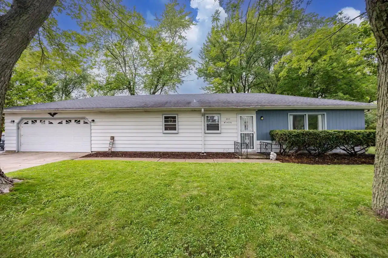 Homes for sale in Muskego, WI | S69w14596 Cornell Dr Dr, Muskego, WI 53150 | MLS# 1968557