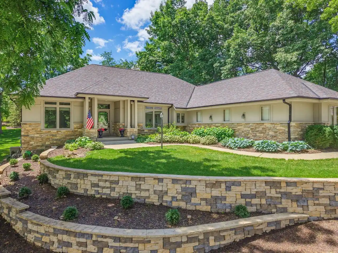 1st image of N77w23829 Sun Valley Run Run, Sussex, WI 53089 | MLS# 1968571