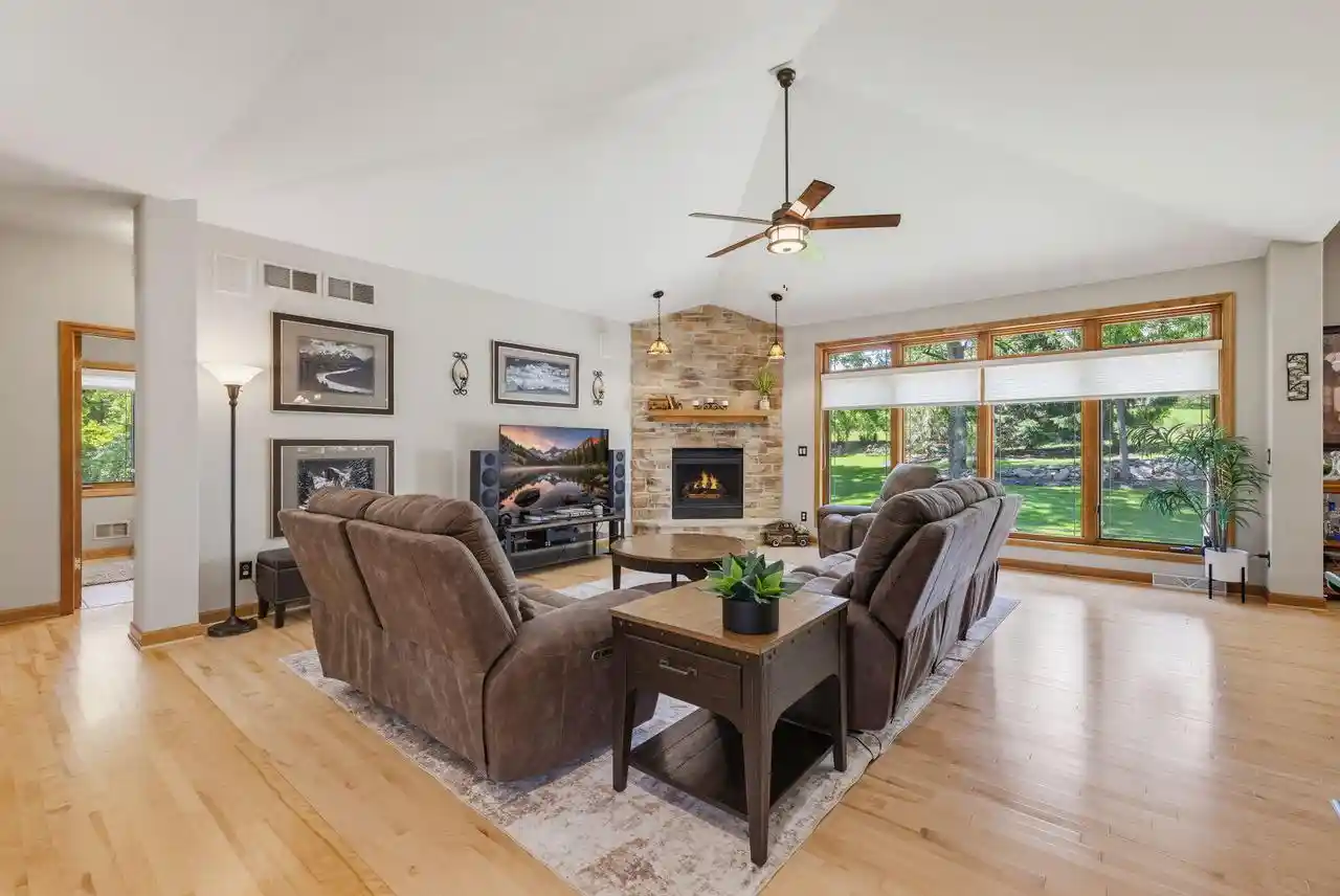2nd image of N77w23829 Sun Valley Run Run, Sussex, WI 53089 | MLS# 1968571