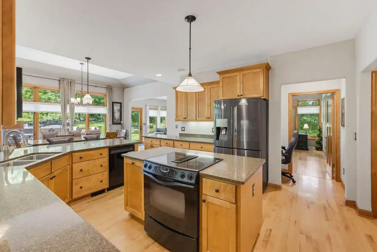 5th image of N77W23829 Sun Valley Run Run, Sussex, WI 53089 | MLS# 1968571