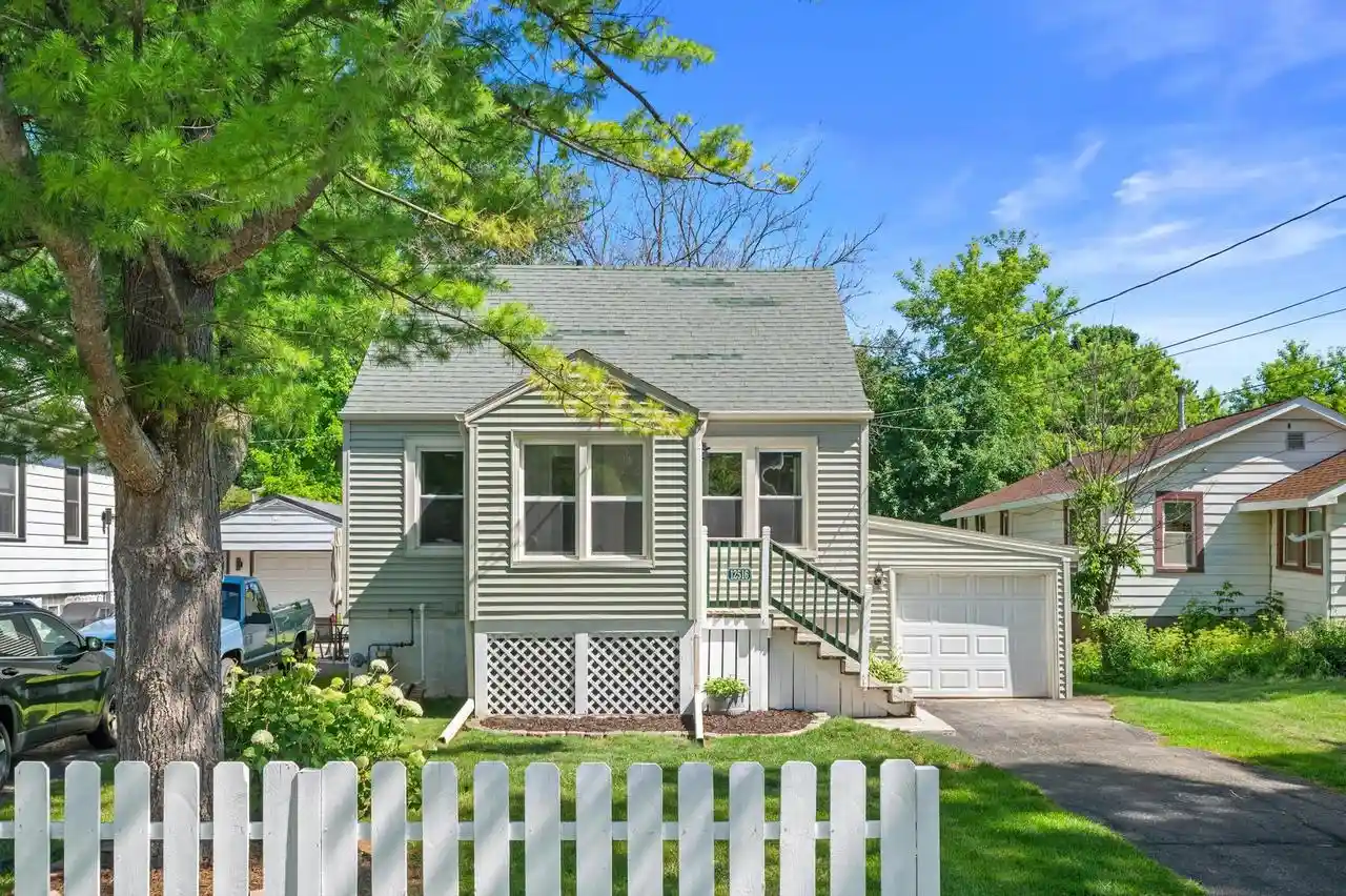 Homes for sale in New Berlin, WI | 12516 W Meadow Lane Lane, New Berlin, WI 53151 | MLS# 1968615