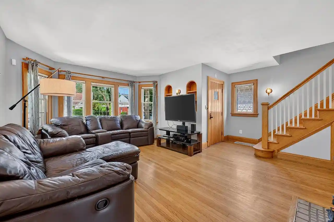 Homes for sale in Whitefish Bay, WI | 5532 N Lydell Avenue Avenue, Whitefish Bay, WI 53217 | MLS# 1968623