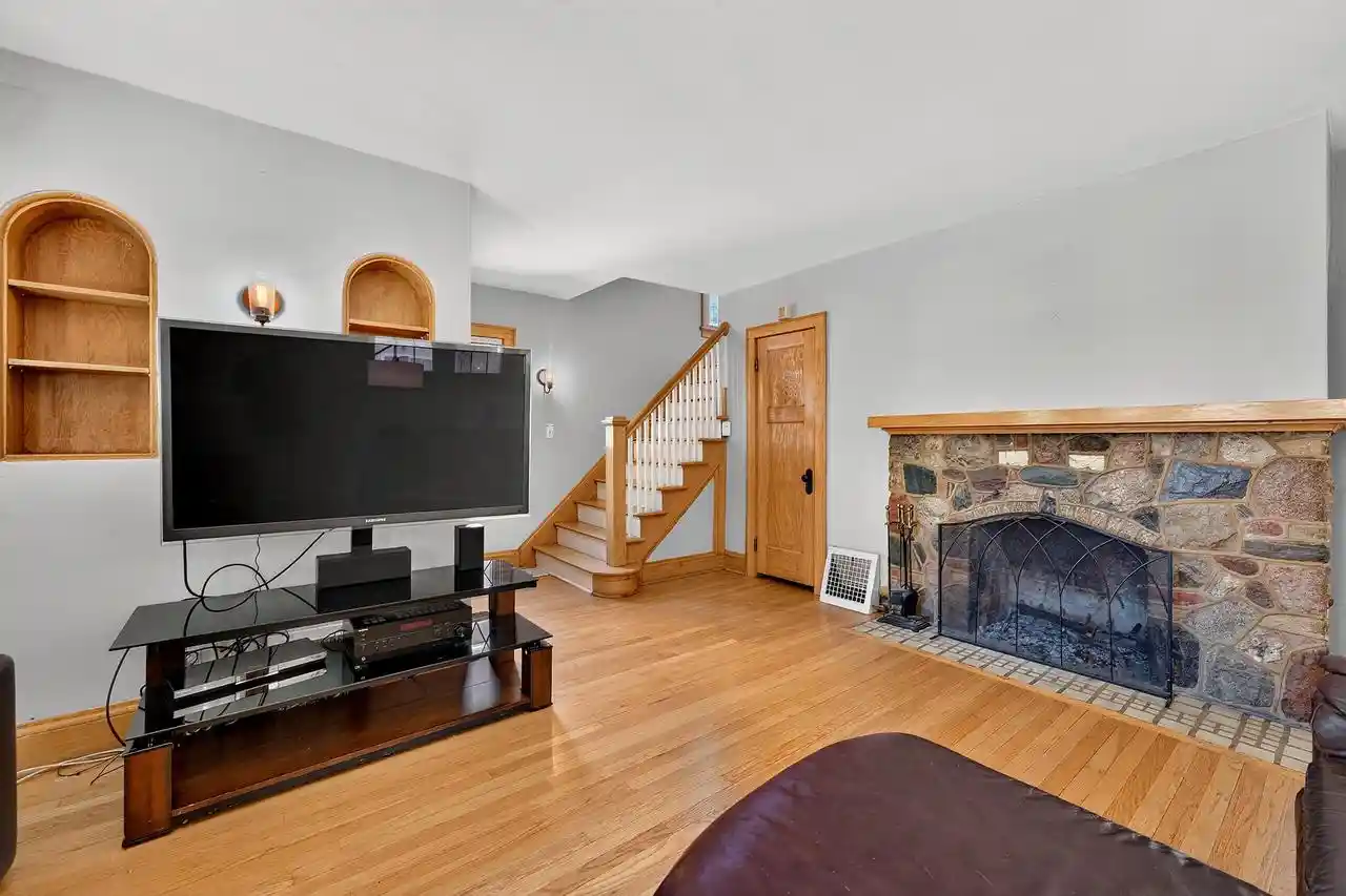 Homes for sale in Whitefish Bay, WI | 5532 N Lydell Avenue Avenue, Whitefish Bay, WI 53217 | MLS# 1968623