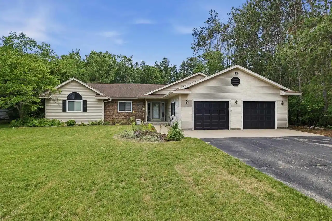 1st image of 2731 Hickory Dr Dr, Plover, WI 54467 | MLS# 22602876