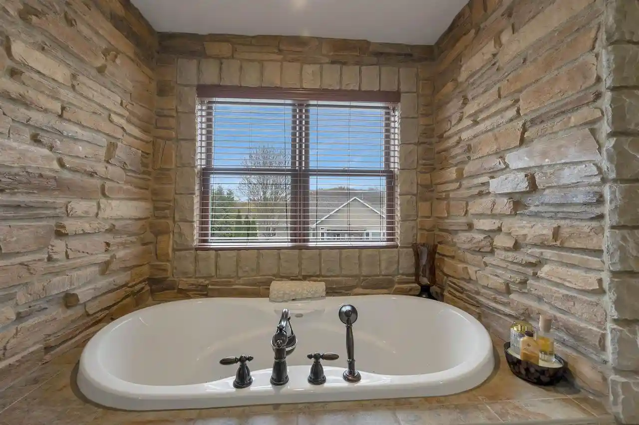 76th image of 2017 Higgins, De Pere, WI 54115 | MLS# 50327882