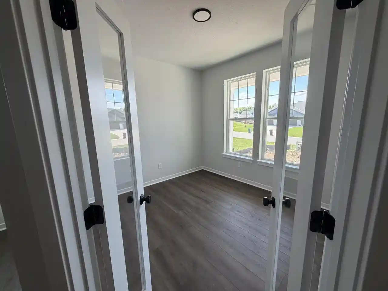 5th image of N101W16888 Tanglewood Dr Dr, Germantown, WI 53022 | MLS# 1968636