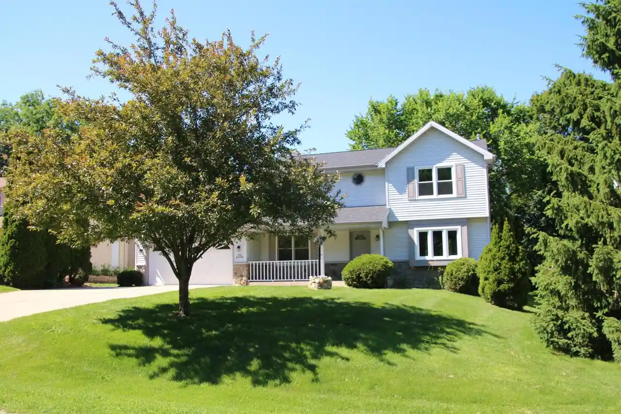 Homes for sale in Muskego, WI | S70w19298 Wentland Dr Dr, Muskego, WI 53150 | MLS# 1968645