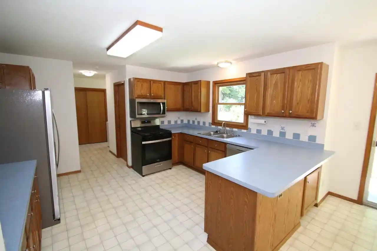 Homes for sale in Muskego, WI | S70w19298 Wentland Dr Dr, Muskego, WI 53150 | MLS# 1968645